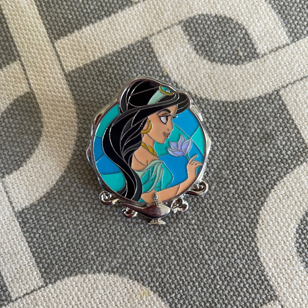 Disney Loungefly Jasmine pin